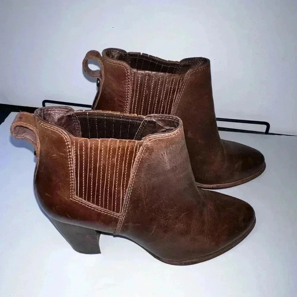UGG Australia Poppy Women's Leather Pull On Ankle Boot Shoes Size US 7 EUC - Picture 3 of 9